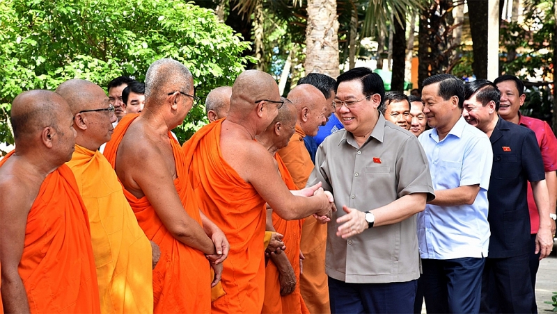 ប្រធានរដ្ឋសភា លោក Vuong Dinh Hue៖ ជនរួមជាតិបណ្ដាជនជាតិ និងសាសនាជាផ្នែកមួយដែលមិនអាចកាត់ផ្តាច់ចេញពីសហគមន៍ជនជាតិវៀតណាម