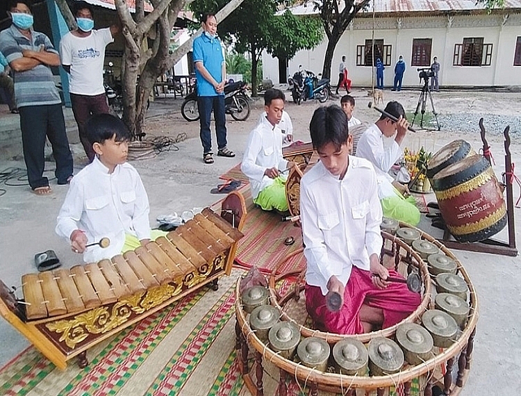 ភ្លេងពិណពាទ្យដ៏វិសេសវិសាលរបស់ជនជាតិខ្មែរ