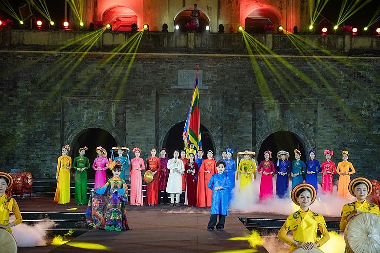 មហោស្រពអាវផាយ ទេសចរណ៍ហាណូយឆ្នាំ ២០២៤៖ លើកតម្កើងគុណតម្លៃនៃអាវផាយប្រពៃណីវៀតណាម