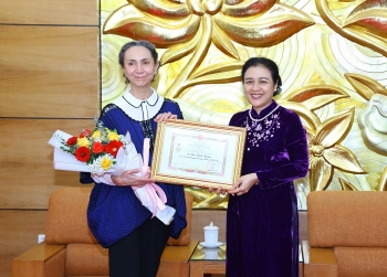 ប្រគល់ «មេដាយដើម្បីសន្តិភាពនិងមិត្តភាពរវាងប្រជាជន» ជូនឯកអគ្គរដ្ឋទូតម៉ិកស៊ិក ប្រចាំនៅវៀតណាម