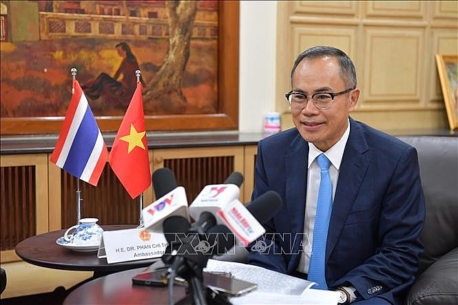 ឯកអគ្គរដ្ឋទូតវៀតណាមប្រចាំនៅប្រទេសថៃ លោក Phan Chi Thanh ឆ្លើយបទសម្ភាសន៍។ (រូបថត៖ VNA)