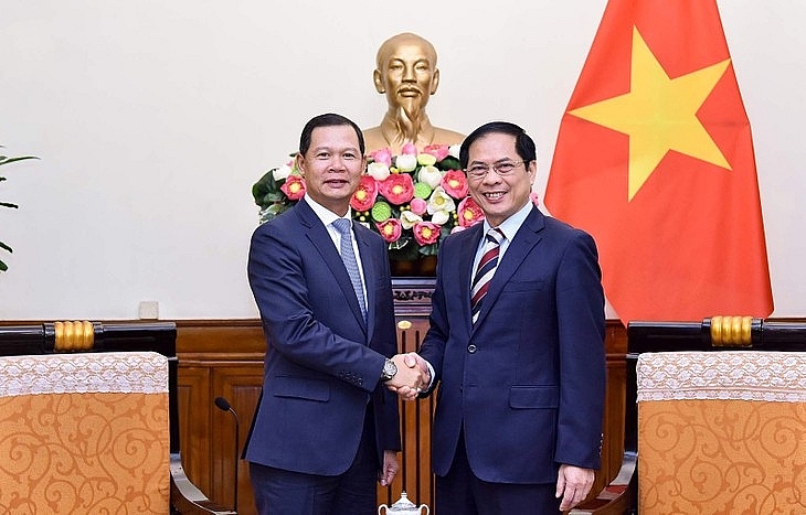 រដ្ឋមន្ត្រីការបរទេស លោក Bui Thanh Son ទទួលជួបអនុរដ្ឋមន្ត្រីការបរទេសឡាវ លោក Phoxay Khaykhamphithoune។ (រូបភាព៖ ក្រសួងការបរទេស)
