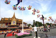 ថ្នាក់ដឹកនាំវៀតណាមអបអរសាទរខួបលើកទី ៧០ នៃទិវាបុណ្យឯករាជ្យជាតិនៃព្រះរាជាណាចក្រកម្ពុជា
