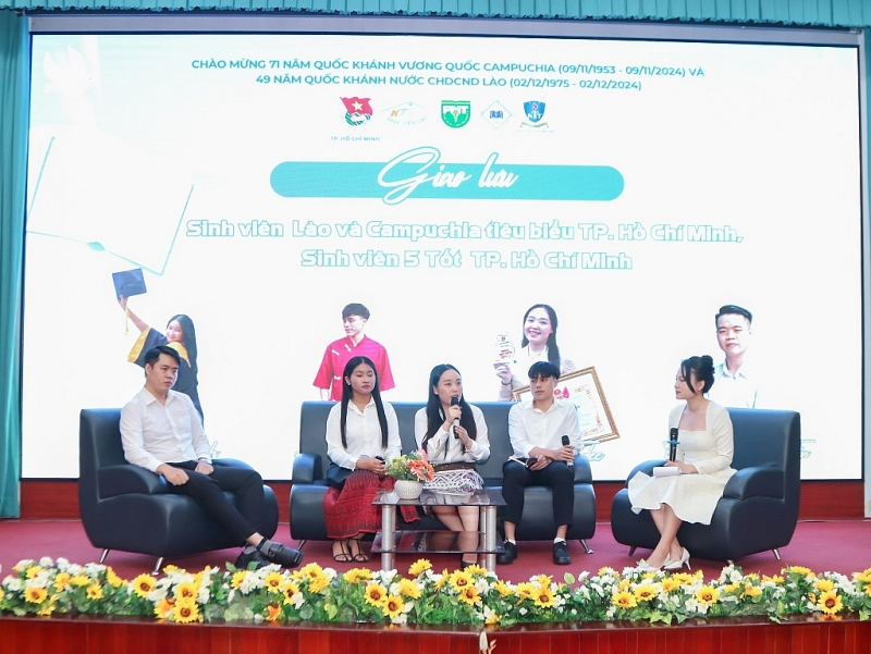 វៀតណាម៖ និស្សិតឡាវ និងនិស្សិតកម្ពុជានៅទីក្រុងហូជីមិញត្រូវបានជួយវិធីសាស្រ្តសិក្សានៅសកលវិទ្យាល័យ