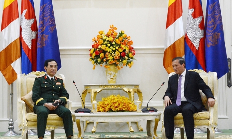 លោកនាយឧត្តមសេនីយ៍ Phan Van Giang អញ្ជើញចូលជួបសម្តែងការគួរសមជាមួយសម្តេចមហាបវរធិបតី ហ៊ុន ម៉ាណែត ហ៊ុន នាយករដ្ឋមន្ត្រីកម្ពុជា