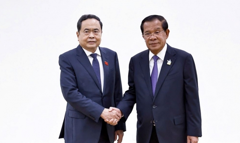 លោក Tran Thanh Man ប្រធានរដ្ឋសភាវៀតណាម និងសម្តេចតេជោ ហ៊ុន សែន ប្រធានគណបក្សប្រជាជនកម្ពុជា ប្រធានព្រឹទ្ធសភាកម្ពុជា