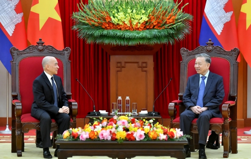 លោក​អគ្គលេខាបក្ស​ To Lam ទទួល​ជួប​ព្រះរាជសវនាការព្រះករុណា ព្រះបាទសម្តេច ព្រះបរមនាថ នរោត្តម សីហមុនី ព្រះមហាក្សត្រនៃព្រះរាជាណាចក្រកម្ពុជា
