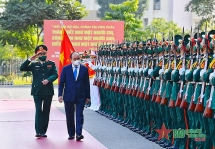 លោកប្រធានរដ្ឋវៀតណាម Nguyen Xuan Phuc អញ្ជើញទៅទស្សនកិច្ចនៅសាលានាយទាហាន នយោបាយ (ទីក្រុងហាណូយ)