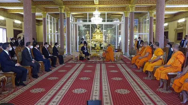ប្រធានរដ្ឋនៃសាធារណរដ្ឋសង្គមនិយមវៀតណាម អញ្ជើញចូលក្រាបថ្វាយបង្គំគាល់ សម្តេចព្រះអគ្គមហាសង្ឃរាជាធិបតី កិត្តិឧទ្ទេសបណ្ឌិត ទេព វង្ស