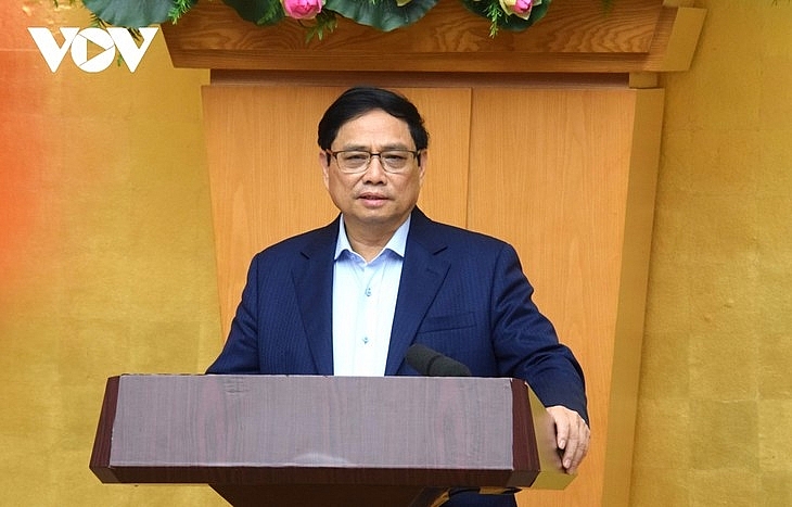 លោកនាយករដ្ឋមន្ត្រី Pham Minh Chinh ធ្វើសន្និដ្ឋាននៅកិច្ចប្រជុំ។ (រូបថត៖ VOV)