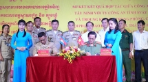 ខេត្ត Tay Ninh៖ កិច្ចប្រជុំបូកសរុបលទ្ធផលនៃកិច្ចសហប្រតិបត្តិការក្នុងការបង្ការ និងបង្រ្កាបបទល្មើស ធានាសន្តិសុខ សណ្តាប់ធ្នាប់នៅតាមព្រំដែនឆ្នាំ២០២៤