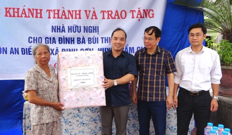 អង្គការ COPION (កូរ៉េ) ប្រគល់ផ្ទះដល់គ្រួសារក្រីក្រនៅ Hai Duong