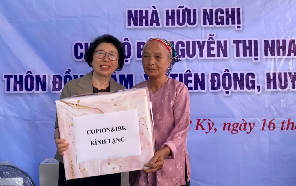 អង្គការ COPION (កូរ៉េ) ប្រគល់ផ្ទះដល់គ្រួសារក្រីក្រនៅ Hai Duong