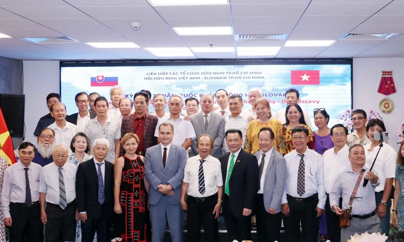 ទីក្រុងហូជីមិញជួបប្រាស្រ័យអបអរសាទរទិវាជាតិរបស់ប្រទេសស្លូវ៉ាគី ទីក្រុងហូជីមិញជួបប្រាស្រ័យអបអរសាទរទិវាជាតិរបស់ប្រទេសស្លូវ៉ាគី