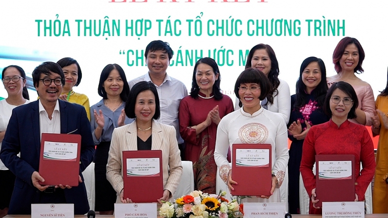 វេទិកាស្ត្រីវៀតណាមនៅអឺរ៉ុបផ្តល់ស្លាបដល់ក្តីស្រមៃរបស់កុមារក្រីក្រ