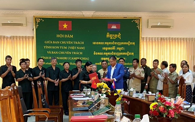 Ban Chỉ đạo 515 tỉnh hội đàm với Ban Chuyên trách tỉnh Ratanakiri - Cổng  thông tin điện tử tỉnh Kon Tum
