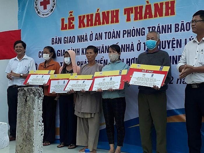 UNDP ប្រគល់​ផ្ទះ​សុវត្ថិភាព​ធន់​នឹង​ខ្យល់​ព្យុះ​ចំនួន​១០​ខ្នង​ដល់​ប្រជាជន​ក្រីក្រ​នៅ​ខេត្ត Quang Ngai