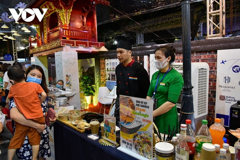 បរិយាកាសរំភើបនៅពិធីបុណ្យទេសចរណ៍ហាណូយនិងវប្បធម៌ម្ហូបអាហារឆ្នាំ ២០២១ បរិយាកាសរំភើបនៅពិធីបុណ្យទេសចរណ៍ហាណូយនិងវប្បធម៌ម្ហូបអាហារឆ្នាំ ២០២១