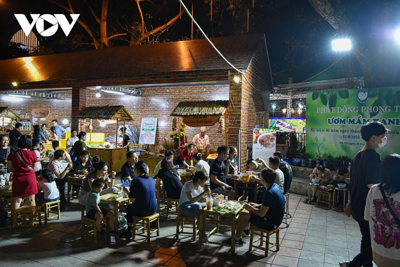 បរិយាកាសរំភើបនៅពិធីបុណ្យទេសចរណ៍ហាណូយនិងវប្បធម៌ម្ហូបអាហារឆ្នាំ ២០២១ បរិយាកាសរំភើបនៅពិធីបុណ្យទេសចរណ៍ហាណូយនិងវប្បធម៌ម្ហូបអាហារឆ្នាំ ២០២១