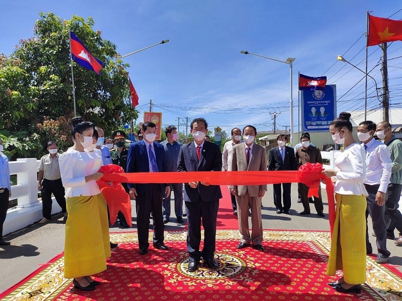 ស្ពានមិត្តភាព «ក្រចេះ-ប៊ិញយឿង» ក្នុងក្រុងក្រចេះ ដាក់ឲ្យប្រើប្រាស់ជាផ្លូវការ ដើម្បីបង្កលក្ខណៈងាយស្រួល ក្នុងការធ្វើដំណើរ ស្ពានមិត្តភាព «ក្រចេះ-ប៊ិញយឿង» ក្នុងក្រុងក្រចេះ ដាក់ឲ្យប្រើប្រាស់ជាផ្លូវការ ដើម្បីបង្កលក្ខណៈងាយស្រួល ក្នុងការធ្វើដំណើរ