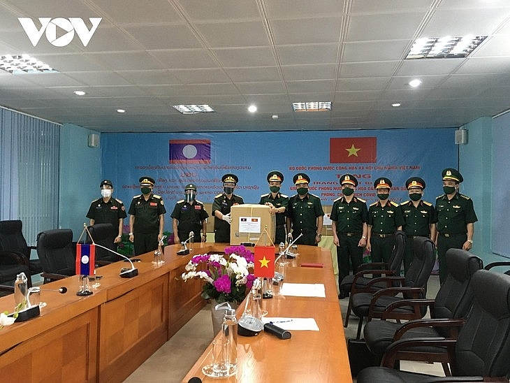 វៀតណាមបានបញ្ជូនអ្នកជំនាញនិងជួយឧបត្ថម្ភឧបករណ៍សម្ភារៈវេជ្ជសាស្ត្រសម្រាប់ជួយក្រសួងការពារជាតិឡាវបង្ការប្រយុទ្ធប្រឆាំងជំងឺរាតត្បាត