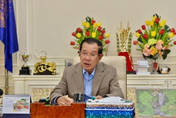 រាជរដ្ឋាភិបាលកម្ពុជាសម្រេចបញ្ចប់ការបិទខ្ទប់ភូមិសាស្រ្តរាជធានីភ្នំពេញ និងក្រុងតាខ្មៅនៃខេត្តកណ្តាល ចាប់ពីថ្ងៃទី ៦ ខែឧសភាតទៅ