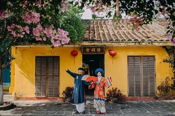 កម្រងរូបថតបុរាណរបស់គូស្នេហ៍វ័យចំណាស់នៅ Hoi An ធ្វើឱ្យមនុស្សជាច្រើនស្ងើចសរសើរ