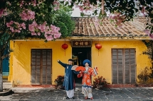 កម្រង​រូបថត​បុរាណ​របស់​គូស្នេហ៍​វ័យ​ចំណាស់​នៅ Hoi An ធ្វើ​ឱ្យ​មនុស្ស​ជា​ច្រើនស្ងើច​សរសើរ