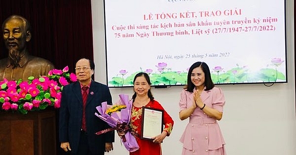 ការផ្តល់រង្វាន់ចំនួន ១៦ សម្រាប់សេណារីយ៉ូសំដែងល្ខោនដ៏ឆ្នើមស្តីពីប្រធានបទយុទ្ធជនពិការ និងយុទ្ធជនពលី