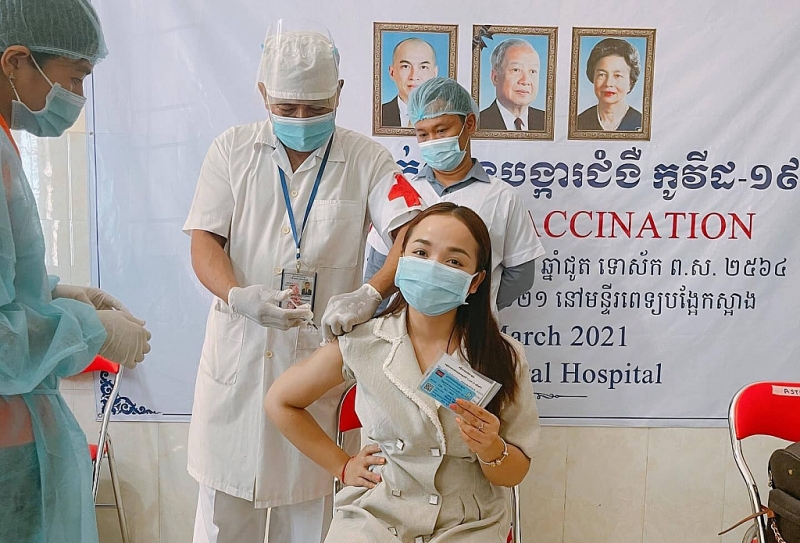 ៣លាននាក់ហើយ ! សរុបការចាក់វ៉ាក់សាំងការពារជំងឺកូវីដ១៩ជូនពលរដ្ឋនៅកម្ពុជា