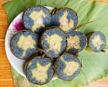 នំអន្សមខ្មៅនៅតំបន់ Muong Lo ខេត្ត Yen Bai