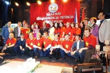 កិច្ចសន្ទនាជាមួយសហគមន៍ជនវៀតណាមនៅសាធារណរដ្ឋឆេកស្តីពីគោលនយោបាយច្បាប់សញ្ជាតិ