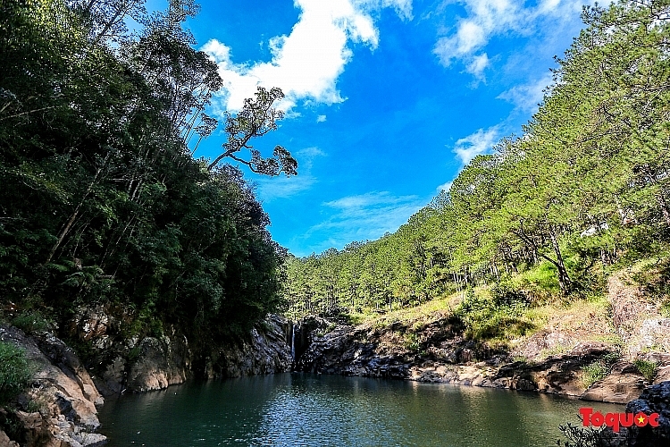 អញ្ជើញស្វែងយល់ពីទេសភាពធម្មជាតិដ៏ស្រស់ស្អាតនៅទឹកជ្រោះAnkroet- 