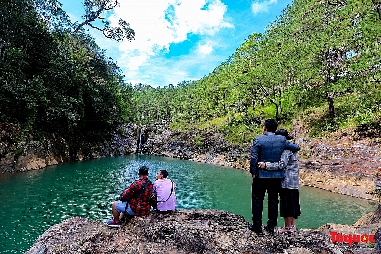 អញ្ជើញស្វែងយល់ពីទេសភាពធម្មជាតិដ៏ស្រស់ស្អាតនៅទឹកជ្រោះAnkroet- 