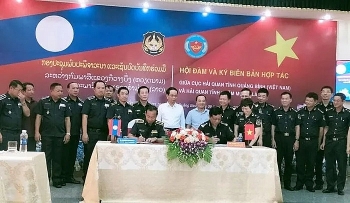 ខេត្ត Quang Binh និង Kham Muon (ឡាវ) ពង្រឹងកិច្ចសហប្រតិបត្តិការលើការងារគយ