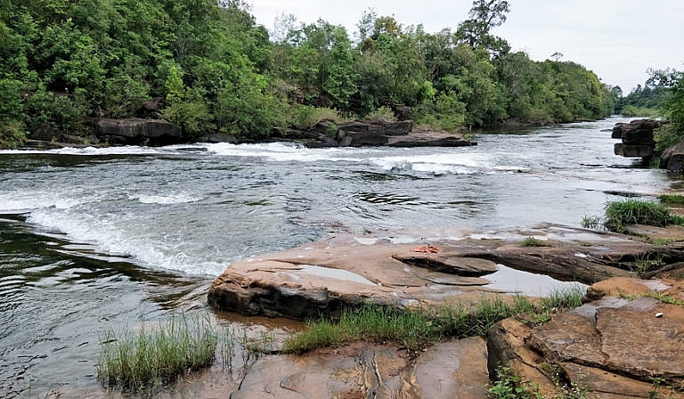 ទឹកធ្លាក់​ឆាយ​ខ្ពស់ តំបន់ទេសចរណ៍មួយគួរឲ្យចាប់អារម្មណ៍និងទាក់ទាញភ្ញៀវពីគ្រប់ទិសទី