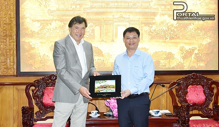 អង្គការសុខាភិបាល ReSurge International (អាមេរិក) អមដំណើរ និងគាំទ្រការវះកាត់ដោយឥតគិតថ្លៃសម្រាប់កុមារដែលមានពិការភាពពីកំណើតនៅទីក្រុង Hue