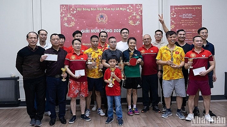ប្រជាជនវៀតណាមនៅរុស្ស៊ីប្រកួតវាយកូនឃ្លីលើតុដើម្បីស្វាគមន៍ឆ្នាំថ្មី